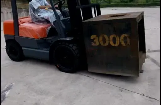 Empilhadeira a diesel de 3 toneladas com braçadeiras de papel de fixação (FD30T)